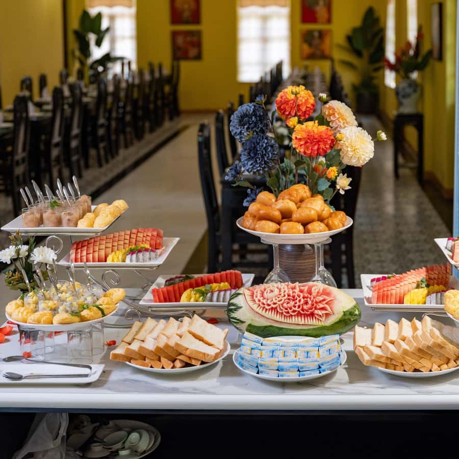 Da Hanoi: Viaggio a Ninh Binh con ciclismo e pranzo a buffet