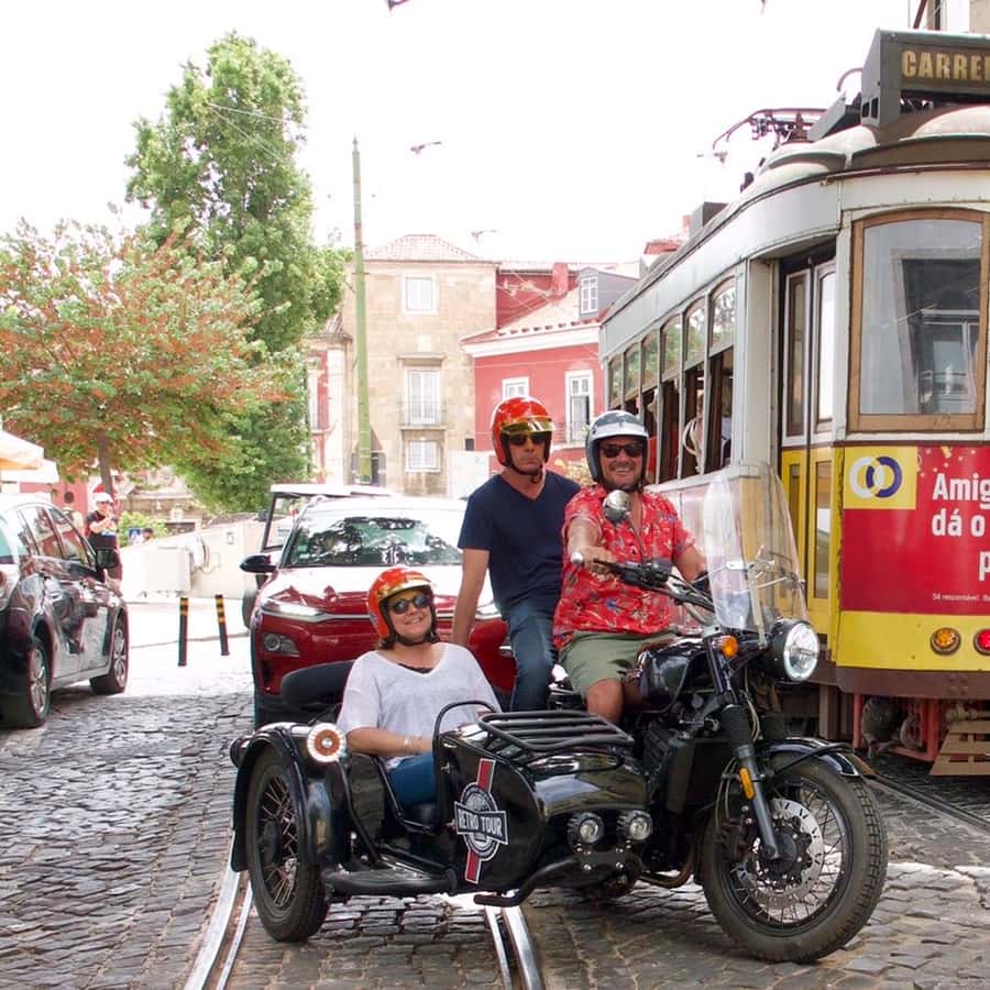 リスボン：歴史的バイク・サイドカー・ツアー 1H | GetYourGuide