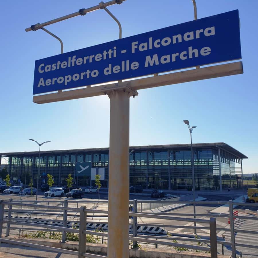 Ancona: Traslado en tren a/desde el aeropuerto de Ancona | GetYourGuide, image size:900x900