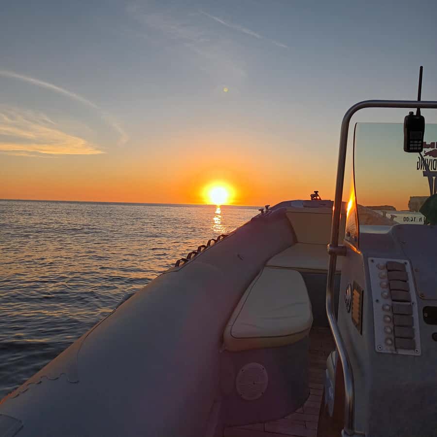 Polignano a Mare: Boat Tour in the Caves with Aperitif