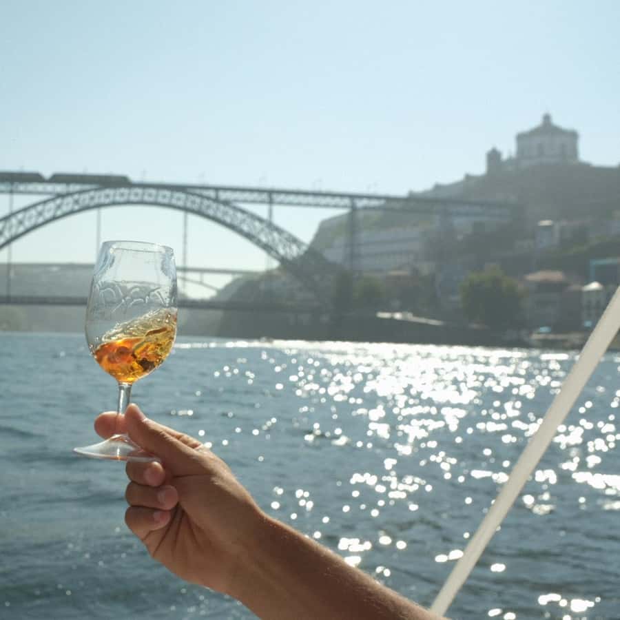 Porto: Douro River Boat Cruise with Port Wine and Snacks
