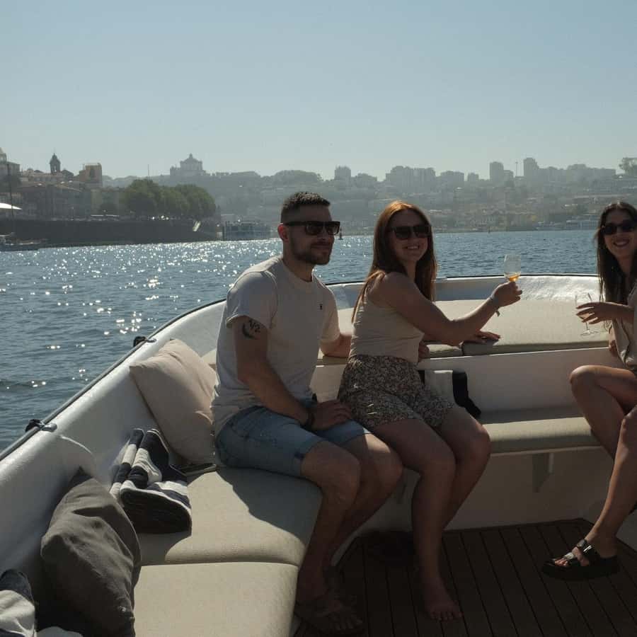 Porto: Douro River Boat Cruise with Port Wine and Snacks