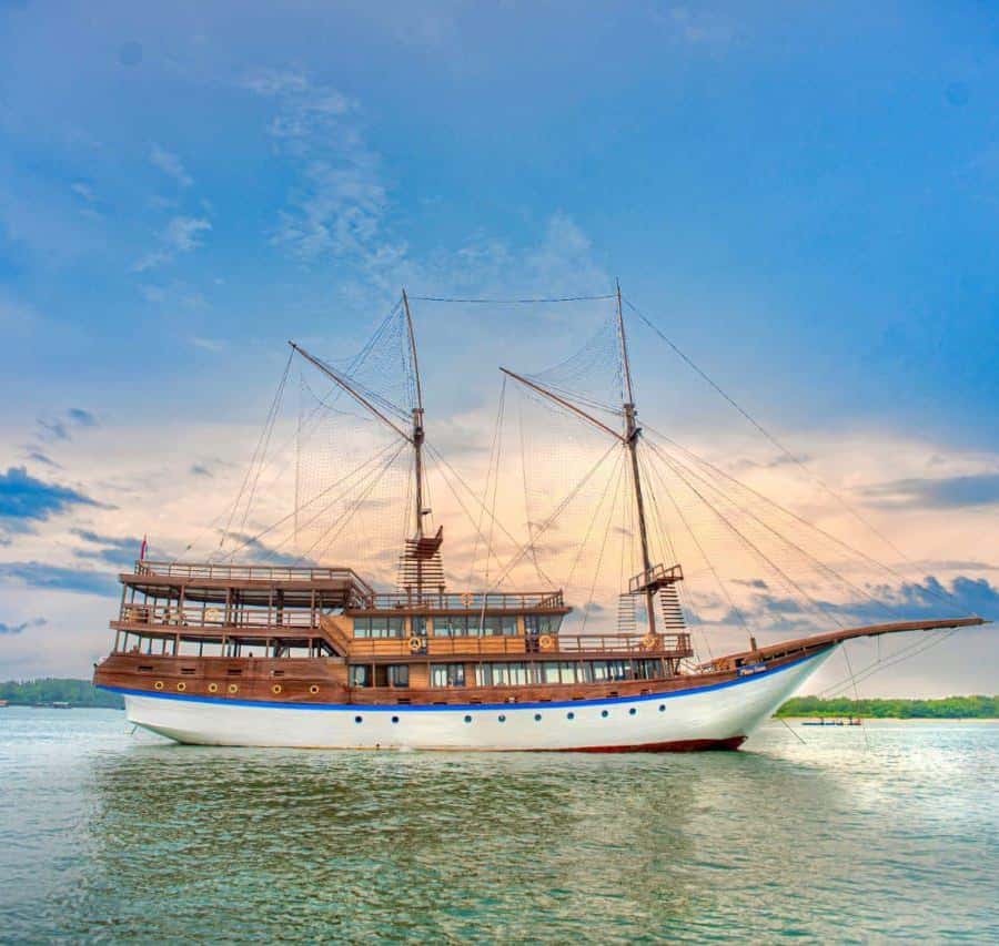 バリ島：エンターテイメント付きピニシ サンセット ディナー