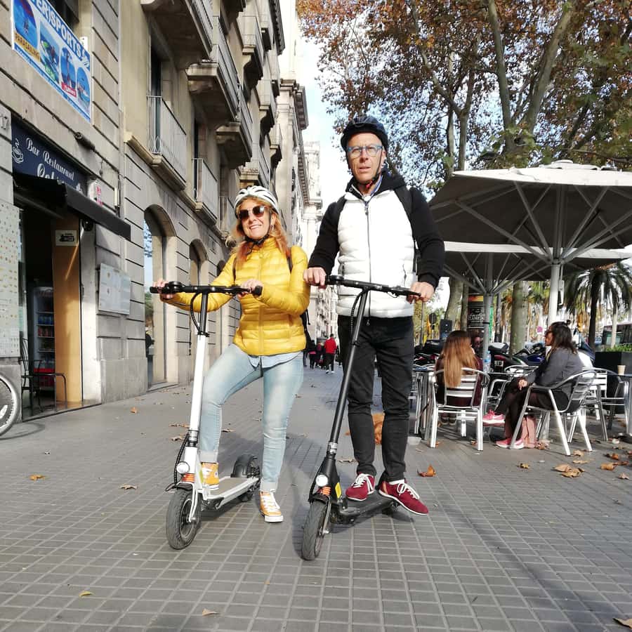 Barcellona: tour in scooter elettrico sul lungomare e nei parchi