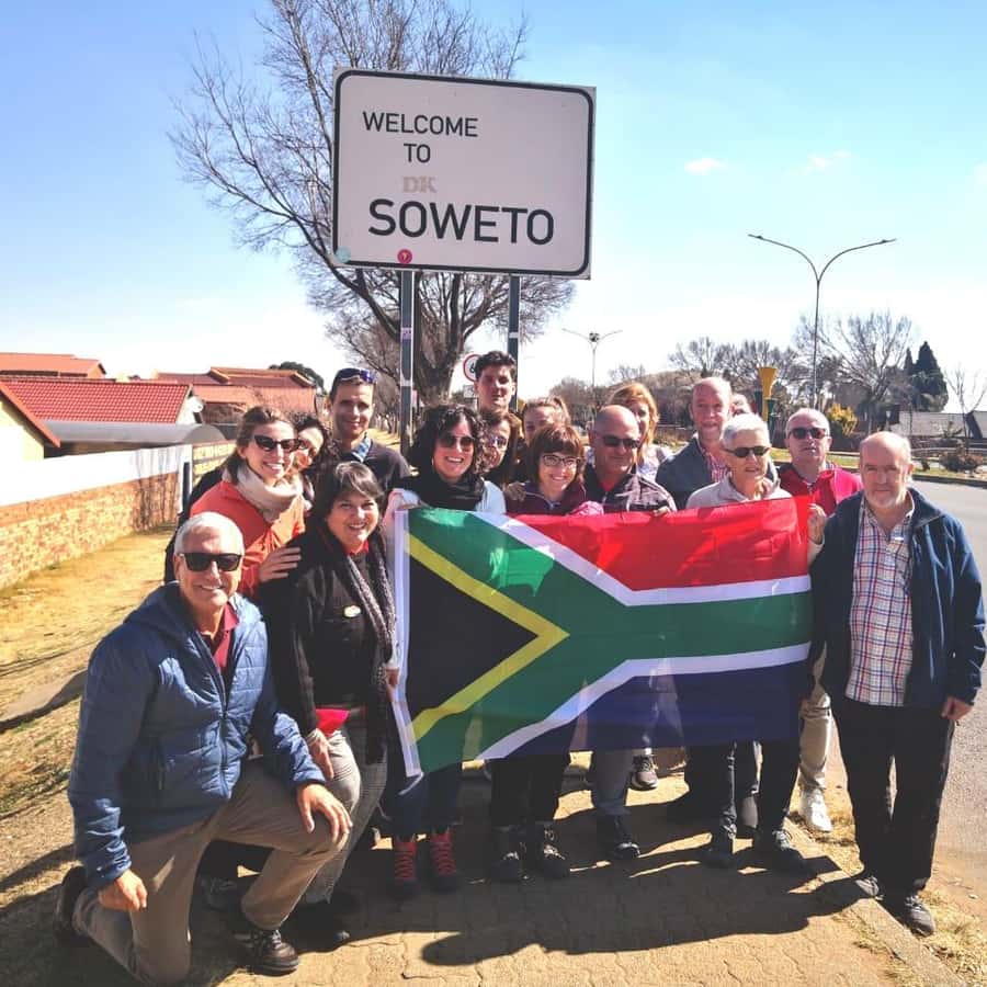 Visita a Soweto; Casa de Mandela; Calle Vilakazi; Mercado de la Cultura |  GetYourGuide, image size:900x900