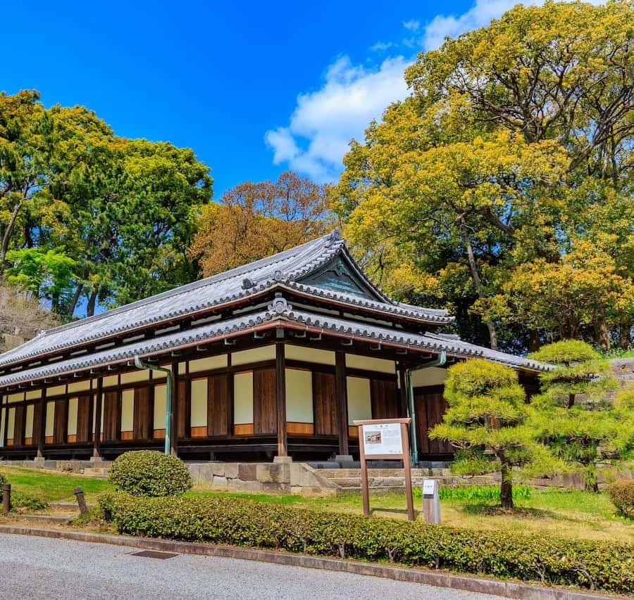 東京皇居東御苑プライベートツアー | GetYourGuide