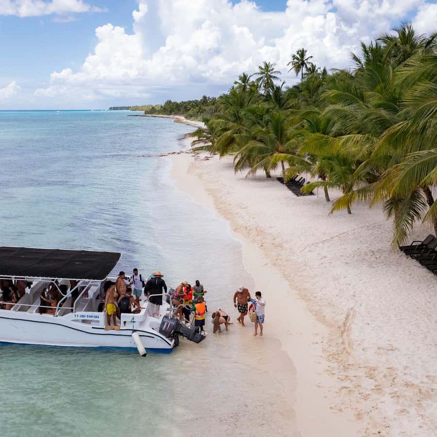 Punta Cana: Saona Island Tour with Lunch and Drinks