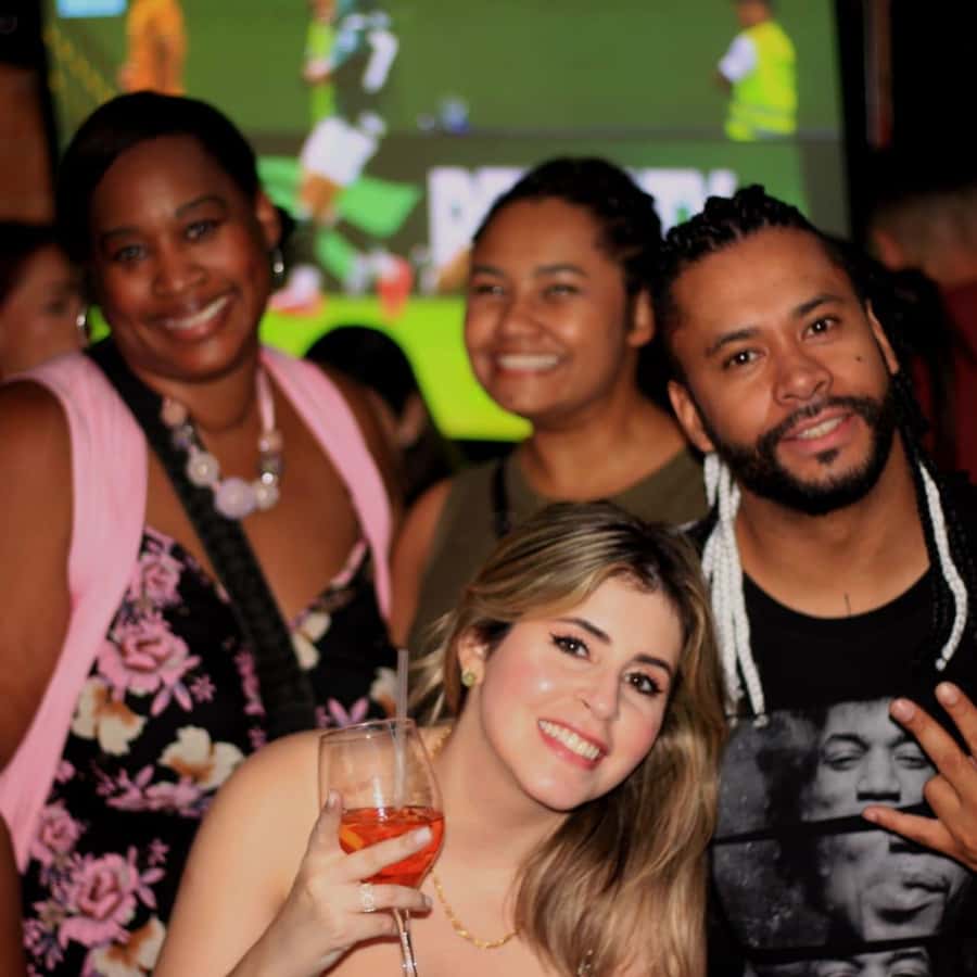 Colagem de mídia