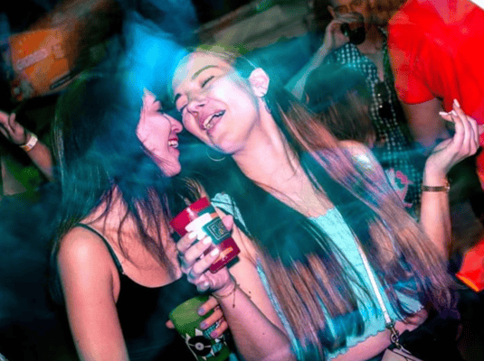 Silvester-Kneipentour mit Shots & Club-Eintritt