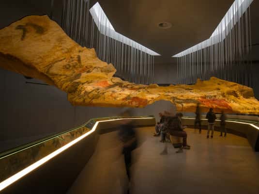 Image N°1 de Au départ de Sarlat-la-Canéda : Visite d'une jounée de Lascaux IV et de l'art pariétal activité à Fleurac, publiée par le prestataire