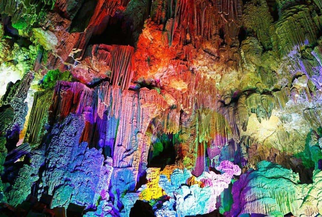 Binnen in de Canelobre-grotten nabij Alicante