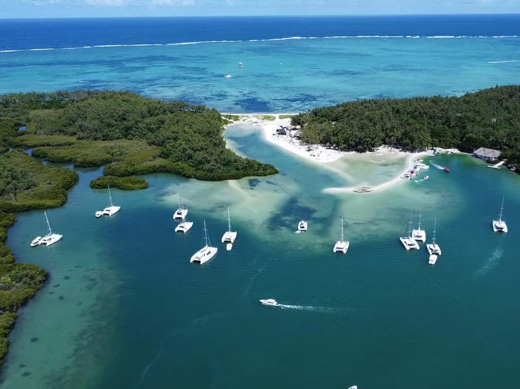 إيل أوكس سيرفس (Ile aux Cerfs السياحة في موريشيوس