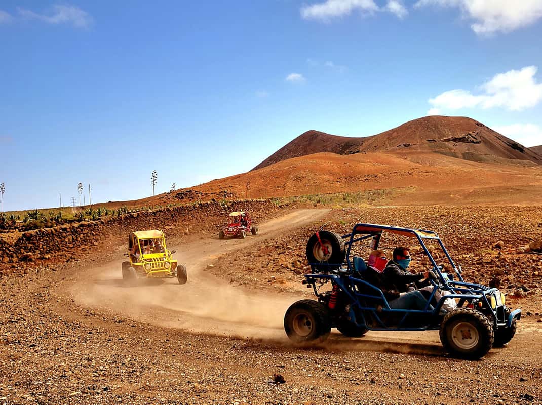 Buggy safari door de duinen bij Corralejo op Fuerteventura