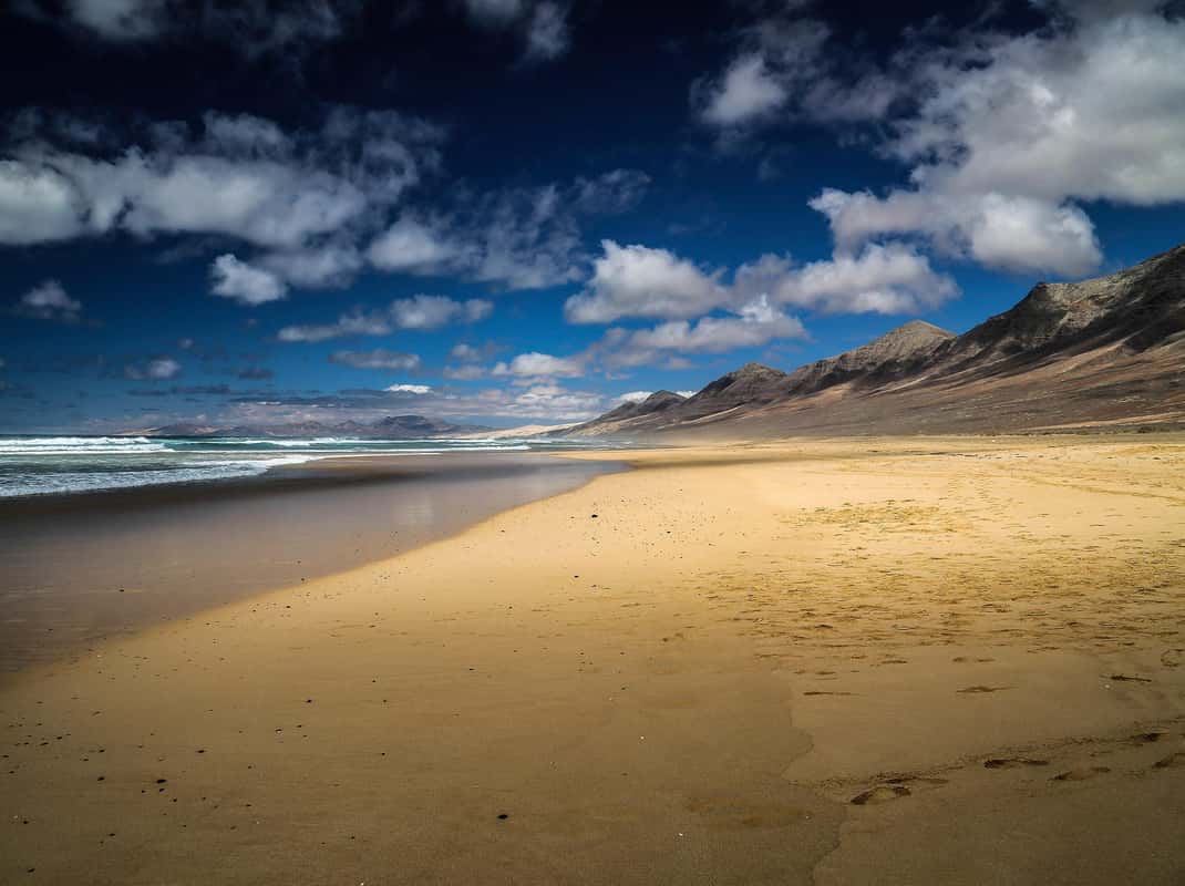 Cofete Beach en het bergmassief van Jandía op Fuerteventura
