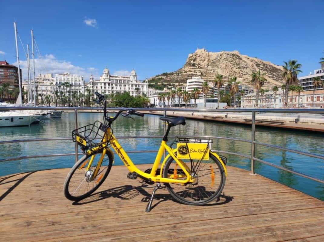 Fietstour langs de boulevard en stranden van Alicante