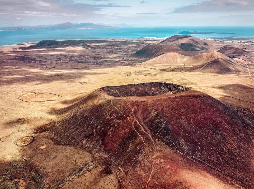 Duinen en kust bij Corralejo tijdens een tour door het noorden van Fuerteventura
