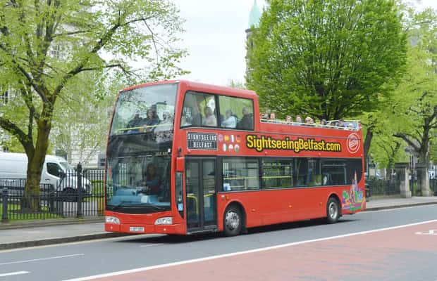 imagem n.1 de Belfast: Tour de ônibus hop-on hop-off Belfast Open Top Tour atividade em Belfast, carregada pelo fornecedor