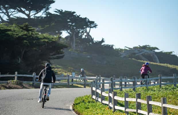 imagem n.1 de Monterey: 17-Mile Drive Tour guiado em E-Bike atividade em Califórnia, carregada pelo fornecedor
