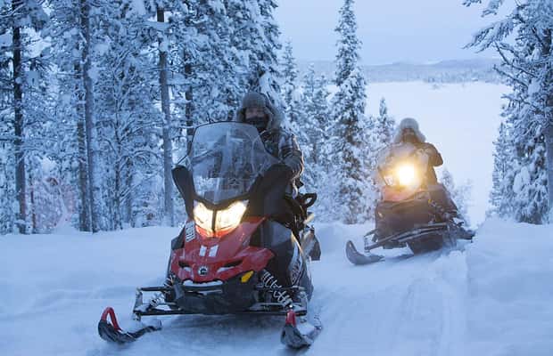 bild nr.1 av Kiruna: Guidad snöskotertur med lunch aktivitet i Kiruna, uppladdad av arrangören