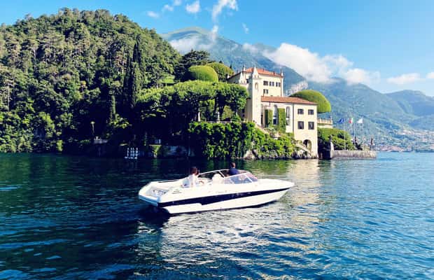 imagen n.º 1 de Tour en barco privado de lujo por el Lago de Como con paradas y bebidas actividad en Lombardía, subida por el proveedor