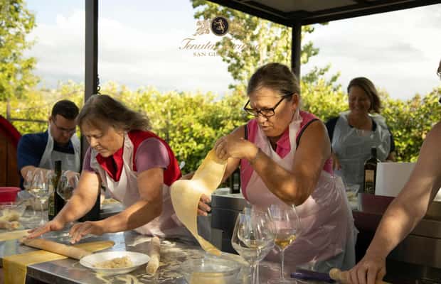 Immagine nº 1 di Firenze: Corso di cucina a San Gimignano con degustazione di vini attività a Firenze, caricata dal fornitore