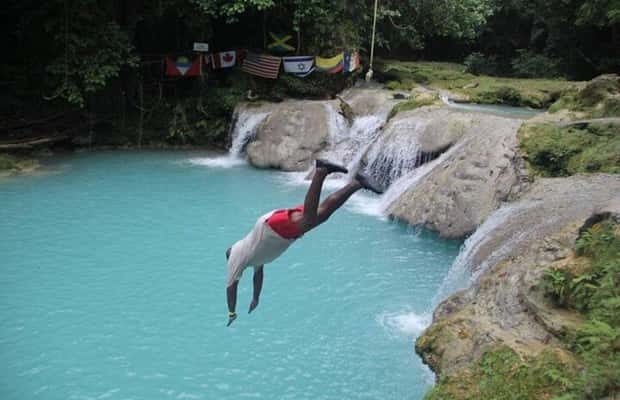 imagem n.1 de Falmouth: Aventura nas cascatas secretas de Blue Hole atividade em Clarendon, carregada pelo fornecedor