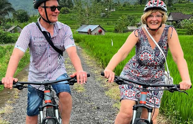 Obraz nr 1 z atrakcji Bali: Wycieczka rowerowa do doliny Sidemen z wodospadem Gembleng w Karangasem, przesłany przez organizatora