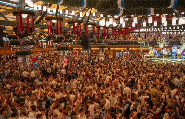 imagen n.º 1 de Múnich: tour por el Oktoberfest y visita a la gran carpa con guía local actividad en Múnich, subida por el proveedor