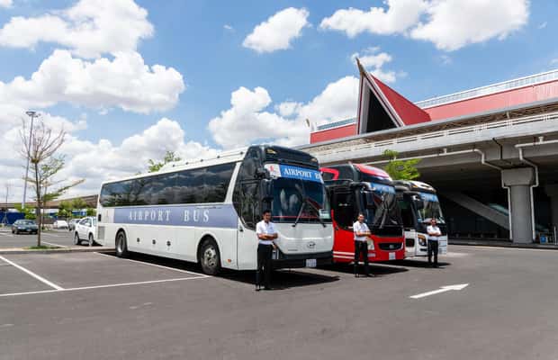 シェムリアップ空港から市内｜シャトルバス