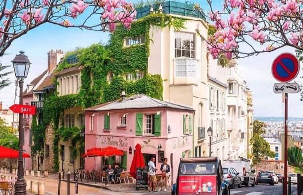 パリ：モンマルトルの丘とサクレ クール寺院のガイド付き