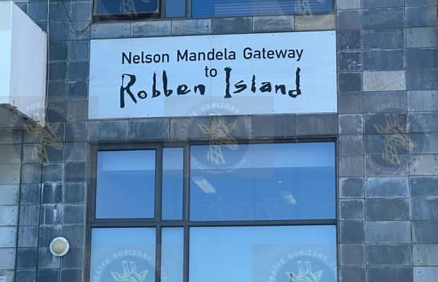 imagem n.1 de Cidade do Cabo: Ferry para Robben Island com ingresso para a prisão e passeio atividade em Cidade do Cabo, carregada pelo fornecedor
