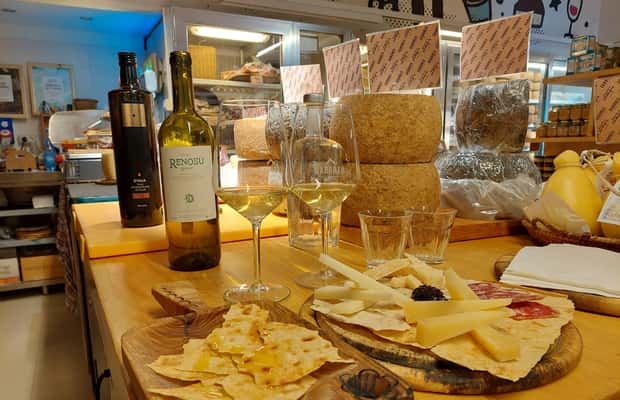 Immagine nº 1 di Cagliari: assapora la Sardegna con un tour gastronomico completo attività a Cagliari, caricata dal fornitore