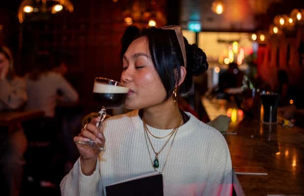 billede nr.1 af aktiviteten Rotterdam centrum: Cocktail Bar Byvandring - Selvstændig guidet i Amsterdam, uploadet af udbyder