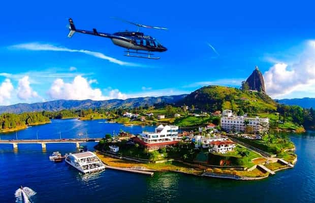 imagem n.1 de Medellín: Tour particular em Guatapé com helicóptero e passeio de barco atividade em Guatapé, carregada pelo fornecedor
