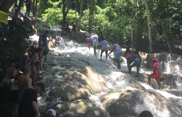 imagem n.1 de Falmouth: Excursão a Dunn's River Falls com Blue Hole atividade em Ocho Rios, carregada pelo fornecedor
