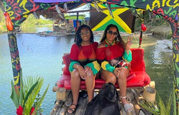 imagem n.1 de Ocho Rios : Bamboo River Rafting em Ocho Rios Jamaica. atividade em Clarendon, carregada pelo fornecedor