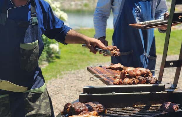 imagem n.1 de Experiência de churrasco argentino e vinícolas atividade em Mendoza, carregada pelo fornecedor