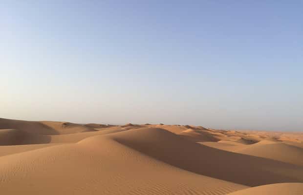 Immagine nº 1 di Da Muscat: Safari privato nel deserto, pernottamento e Wadi Khalid attività a Regione al-Sharqiyya, caricata dal fornitore