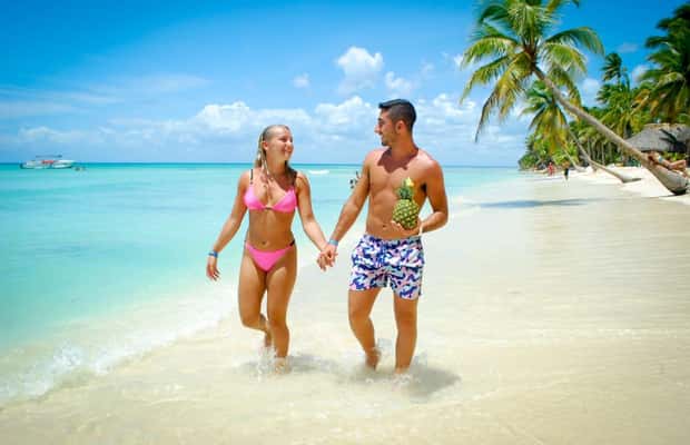 imagem n.1 de SAONA ISLAND: Barco Catamaran com Bar Aberto, Almoço e Mais... atividade em La Romana (Província), carregada pelo fornecedor