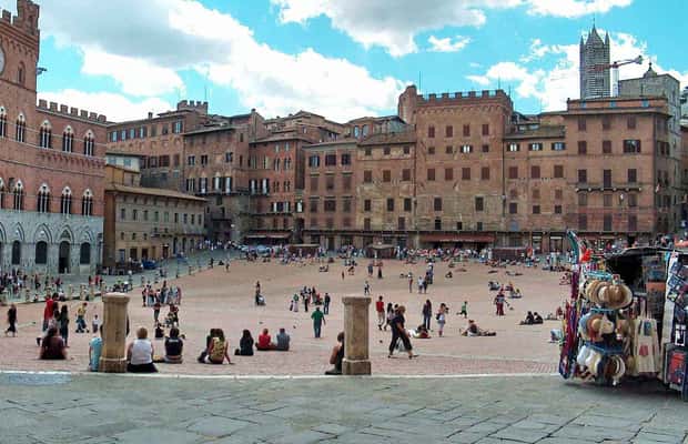 Immagine nº 1 di Tour di un giorno di Siena e San Gimignano e degustazione di vini da Roma attività a Siena, caricata dal fornitore
