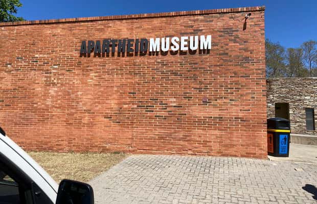 imagem n.1 de Joanesburgo: Excursão de 1 dia com o Soweto e o Museu do Apartheid atividade em Joanesburgo, carregada pelo fornecedor
