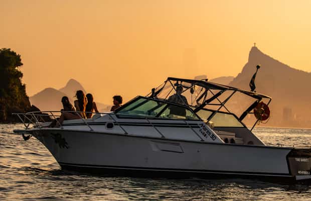 image n.1 of Glória: Sunset Speedboat Cruise with Drinks and Snacks activity in Rio de Janeiro, uploaded by supplier