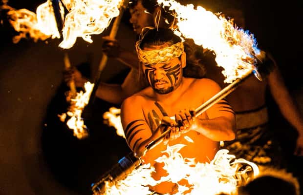 Immagine nº 1 di Oahu: Esperienza culturale Luau dei guerrieri Mauka con cena attività a Wahiawa, caricata dal fornitore
