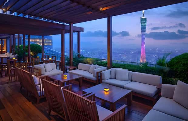 Image N°1 de GuangZhou : 70 Floor RoofTop openair Bar, coucher de soleil et spectacle de lumière activité à Chine du Sud-Est, publiée par le prestataire