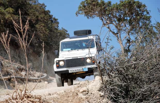 Image N°1 de Paphos : Land Rover Jeep Safari Coastal Tour et Blue Lagoon activité à District de Paphos, publiée par le prestataire