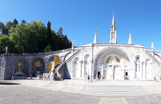 imagen n.º 1 de Desde San Sebastián: Lourdes Tour privado de día completo actividad en Lourdes, subida por el proveedor