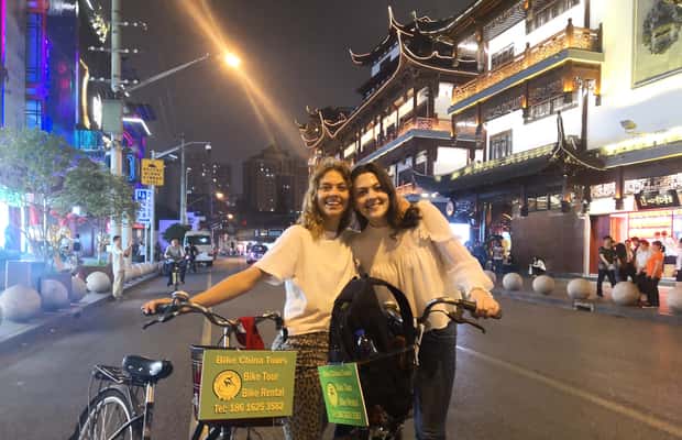 Image N°1 de Shanghai : 4 heures d'aventure dans la vie nocturne et de dégustation à vélo activité à Shanghaï, publiée par le prestataire