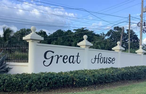 imagem n.1 de Montego Bay: Visita à Casa Grande de Rose Hall atividade em Montego Bay, carregada pelo fornecedor