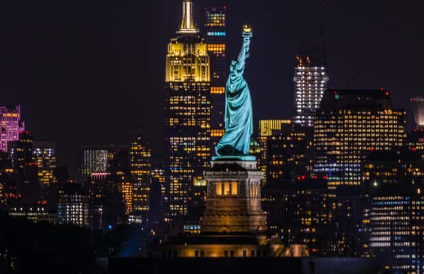 billede nr.1 af aktiviteten New York Citys skyline om aftenen fra helikopter i East Rutherford, uploadet af udbyder