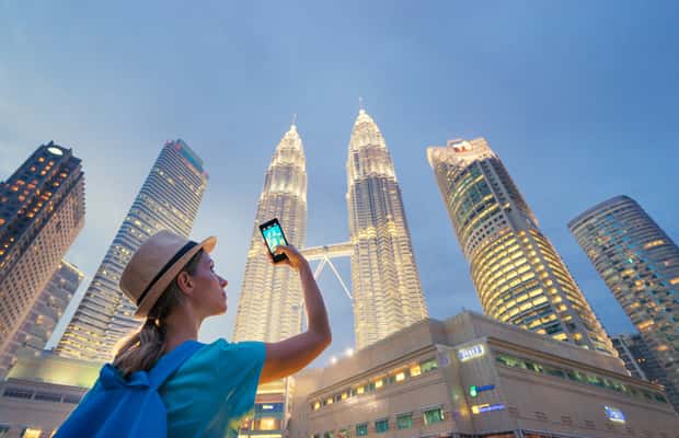 kuva n.1/Yksityinen maaginen näkymä Petronas-torneille ja kulttuurillinen illallinen aktiviteetista Kuala Lumpur, jonka toimittaja on ladannut